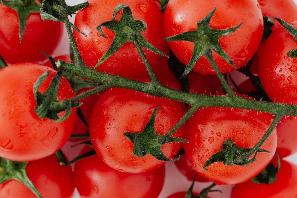 خوردن این 12 ماده غذایی سلامتیت رو یه پله بالاتر میبره! 10 گوجه فرنگی و ارتقاء سلامتی