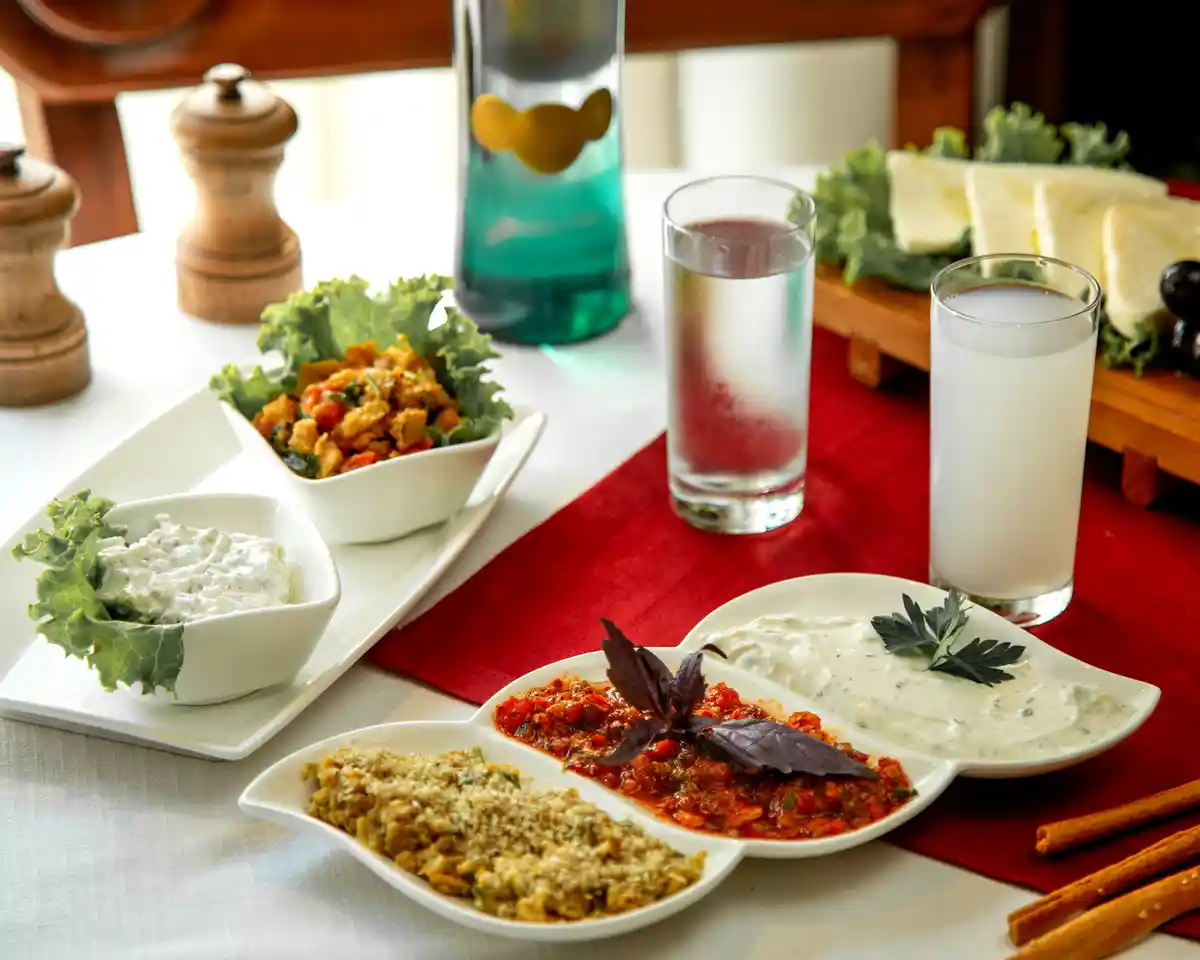تدارکات مهمانی - میز غذا مهمانی